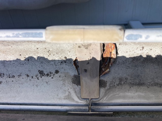 雨樋のジョイント部分